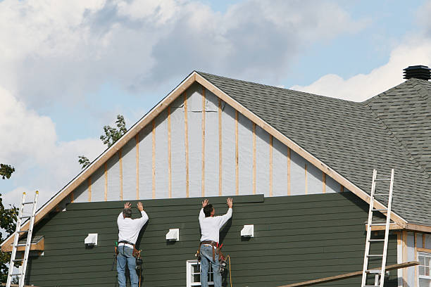 Professional Siding technician working in Stratford, TX